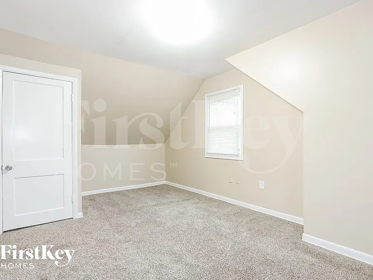 510 E Clarendon Dr — Photo 6
