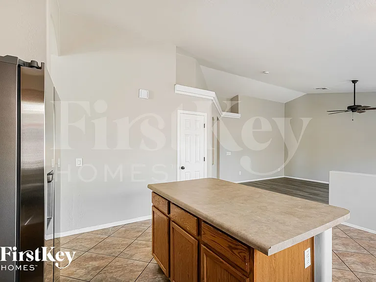 1820 S 106th Ln — Photo 9