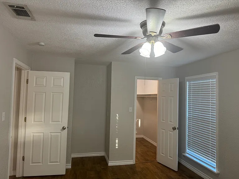 208 Uhland Rd — Photo 7