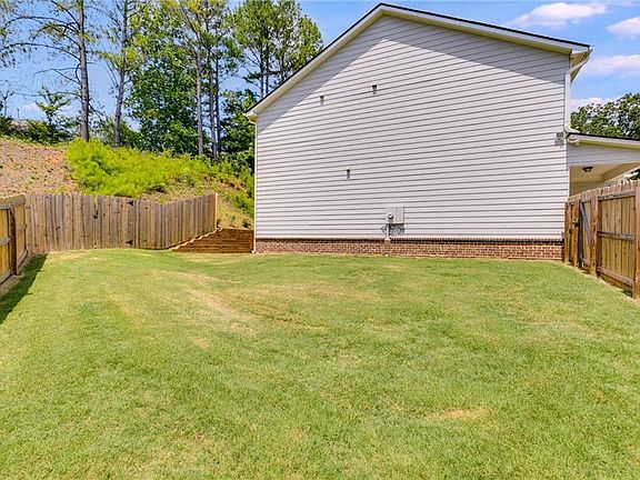 5th image of 1018 Nandina Ct