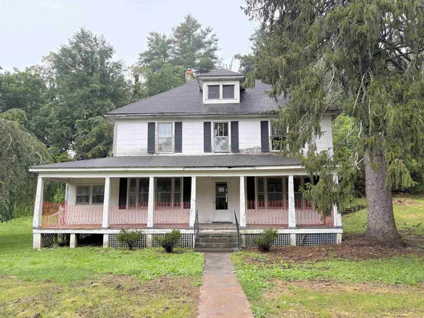 1439 Daniels Run Rd NE, Check, VA 24072