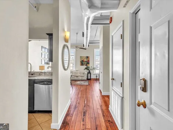 105 Whitaker St APT 302, Savannah, GA 31401