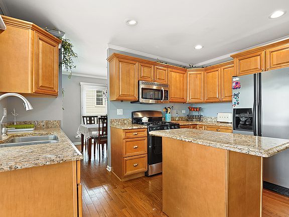 5th image of 16 S Birchwood Dr