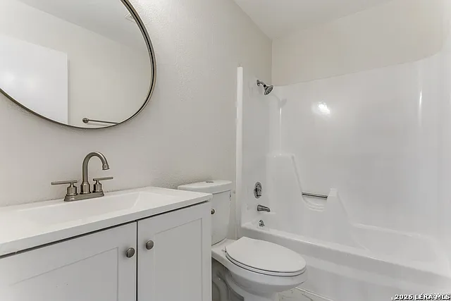 8214 Banbury Dr — Photo 19