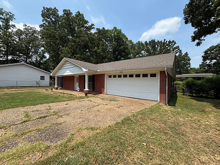 912 Gibson Ct — Photo 2