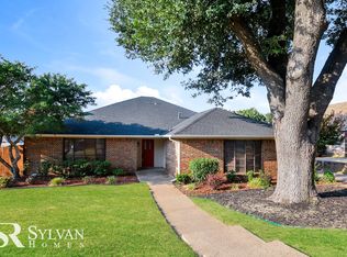 2509 Glenoaks Ct, Bedford, TX 76021