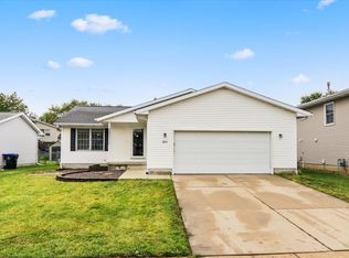 2815 Rutherford Dr, Bloomington, IL 61705