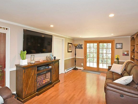 4th image of 3 Lollypine Ln