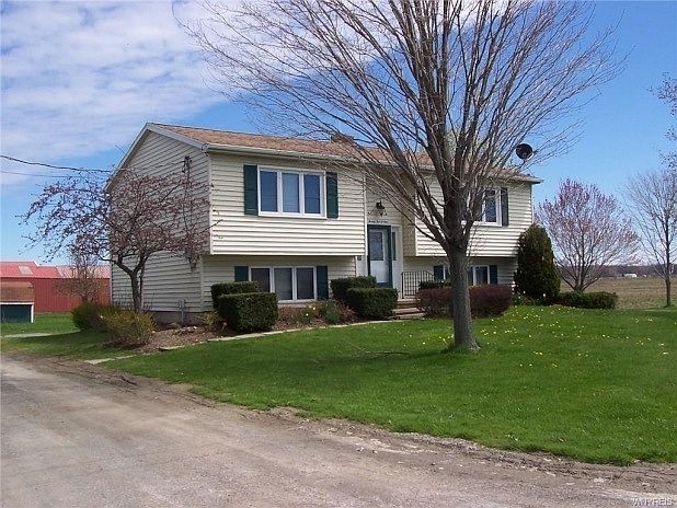2nd image of 2501 Maple Rd