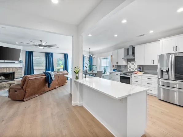2964 Hideaway Dr, Grand Prairie, TX 75052