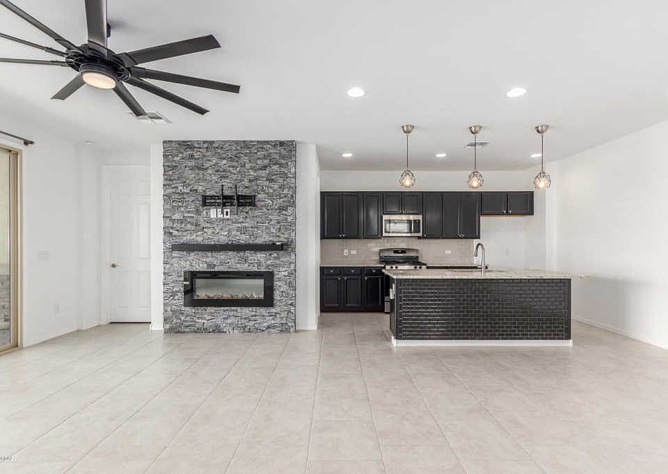 1st image of 945 W Calle Zoca