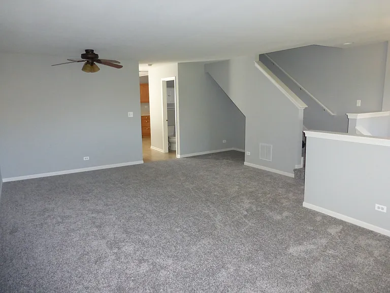 914 Clover Ln — Photo 11