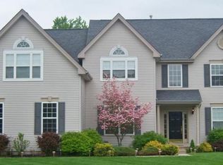 15 Gauguin Way, Somerset, NJ 08873
