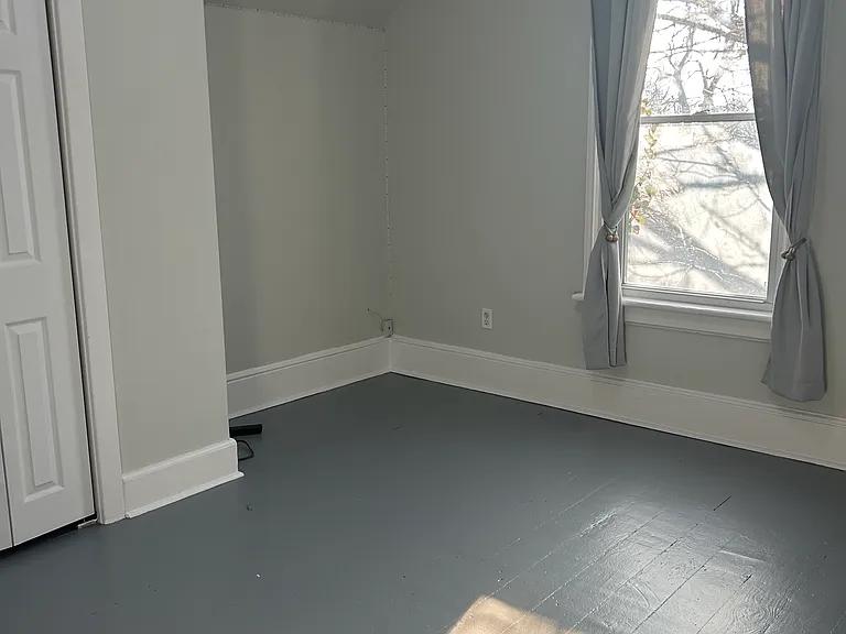 1421 Lakeshore Rd — Photo 5