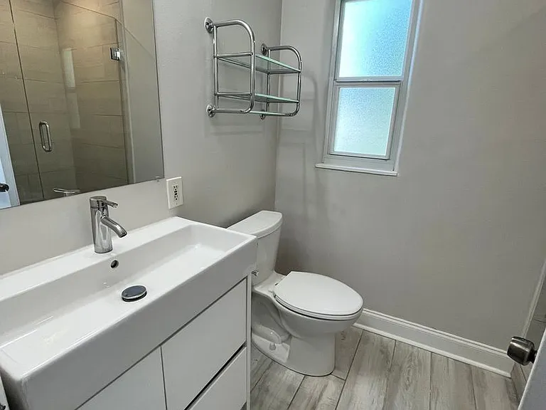 1319 1/2 Oregon St — Photo 11