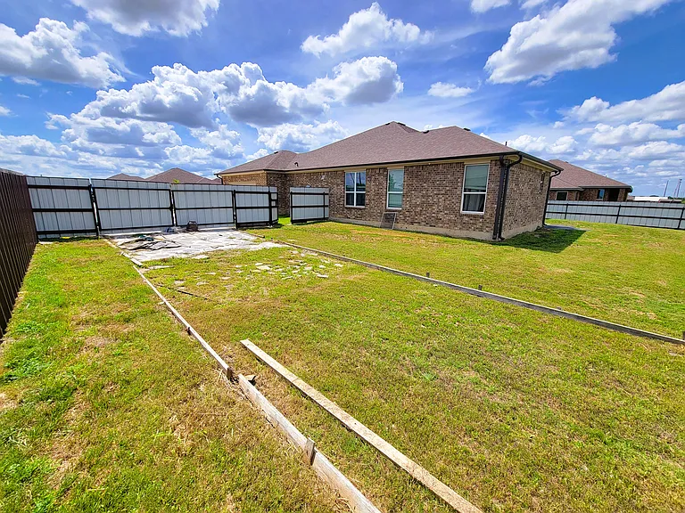 2502 Meadow Lark Dr — Photo 7