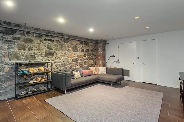 Sold by Compass | media 14