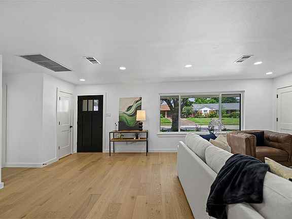 5th image of 1818 Watercrest Dr