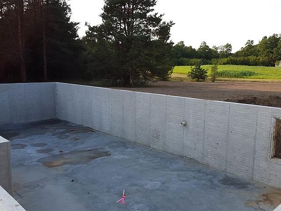 5th image of 5866 Village Dr
