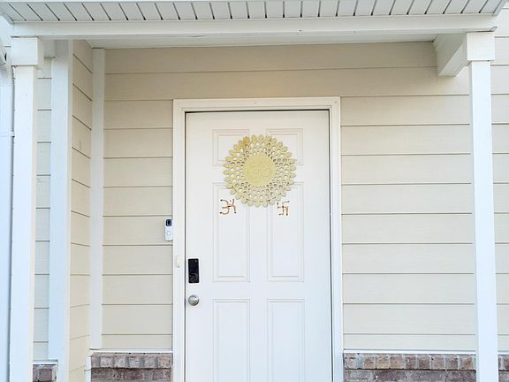 3rd image of 288 Gaston Cir