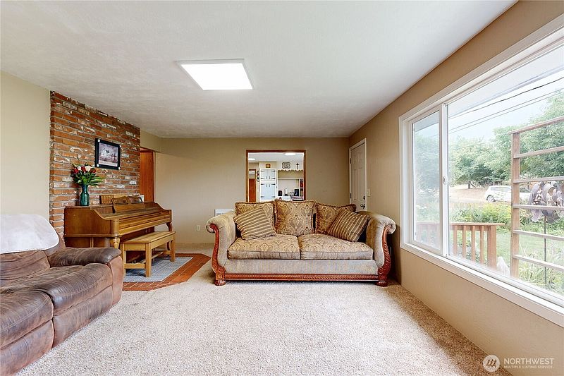 4th image of 956 Brickner Road