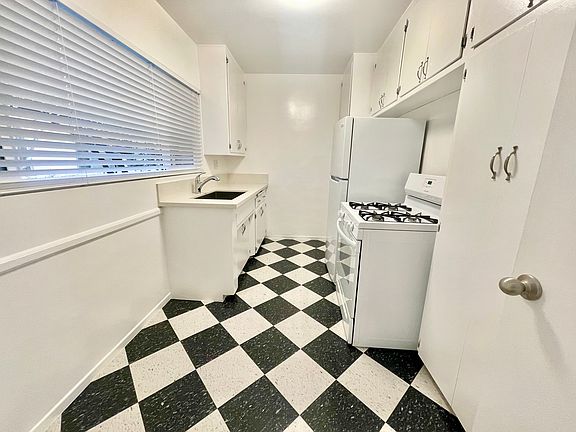 3rd image of 1311 N Fairfax Ave APT 2