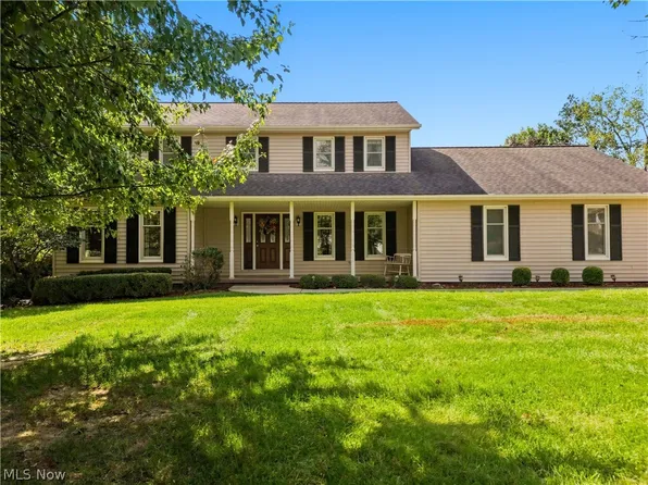 3715 Greenbriar Dr, Zanesville, OH 43701