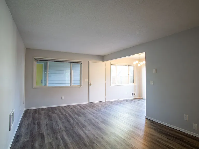 Off SE Belmont: Mid-Century 2Bdr w/Patio & Parking! — Photo 7