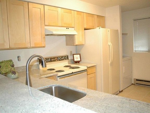 5th image of 6285 S 153rd St