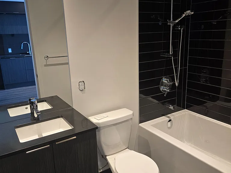 448 Burnhamthorpe Rd W #6006 — Photo 16