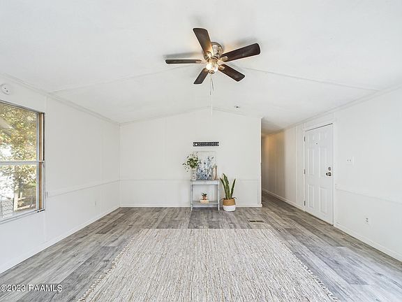 3rd image of 1019 Mouton Ave