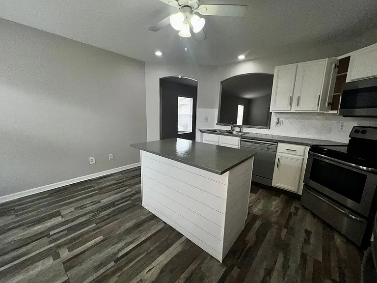 2620 Regency Oak Ln — Photo 5
