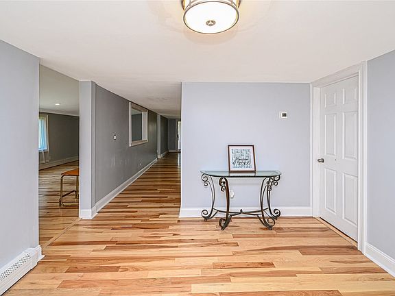 3rd image of 54 Snowberry Ln
