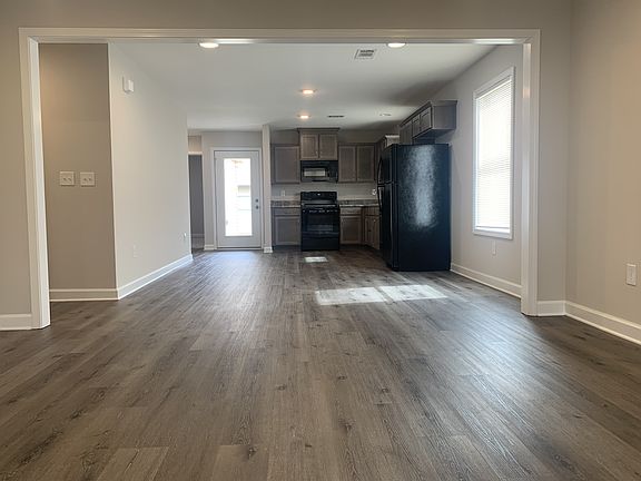 3rd image of 14050 Maxwell Cir