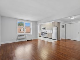 1135 Pelham Pkwy N, Bronx, NY
