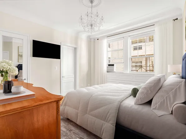 830 Park Avenue image 15 of 18