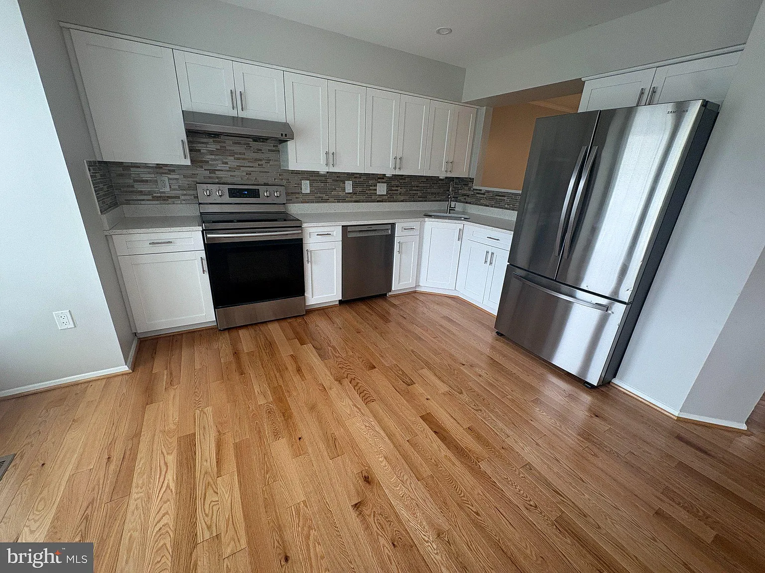 4 bed, 5.0 bath, 2160 sqft, $3,295 — Photo 4