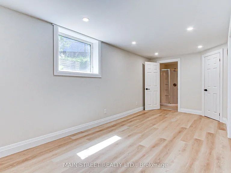 4 Carrington Pl #B — Photo 14