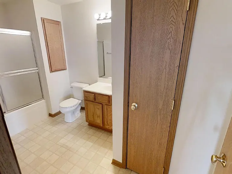 1426 Mayfield Dr — Photo 4