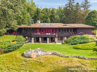 2048 Lakeshore Dr, Fennville, MI 49408