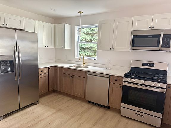 4th image of 19 Newbury St #2