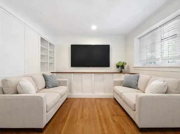 549 Centre St APT 2, Newton, MA 02458