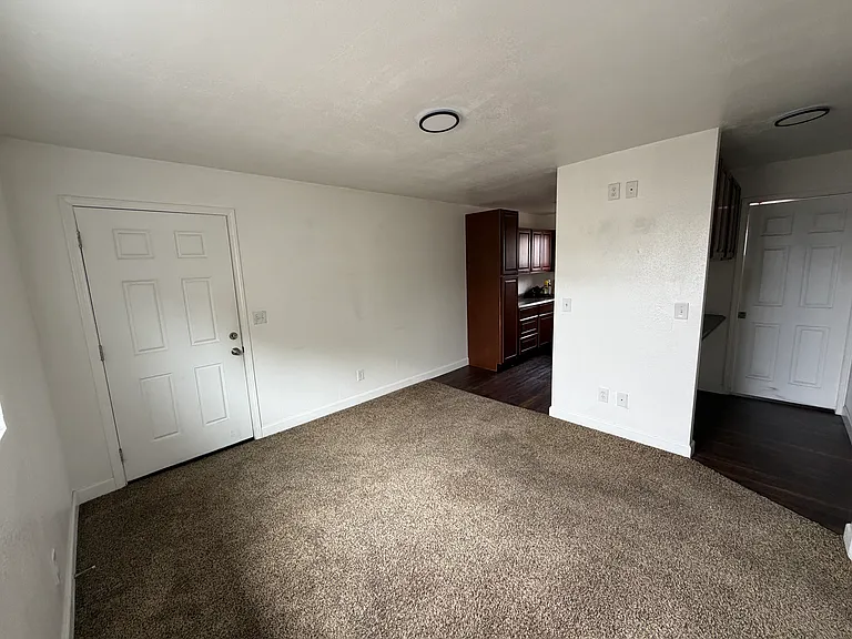 428 Newport Ave — Photo 6