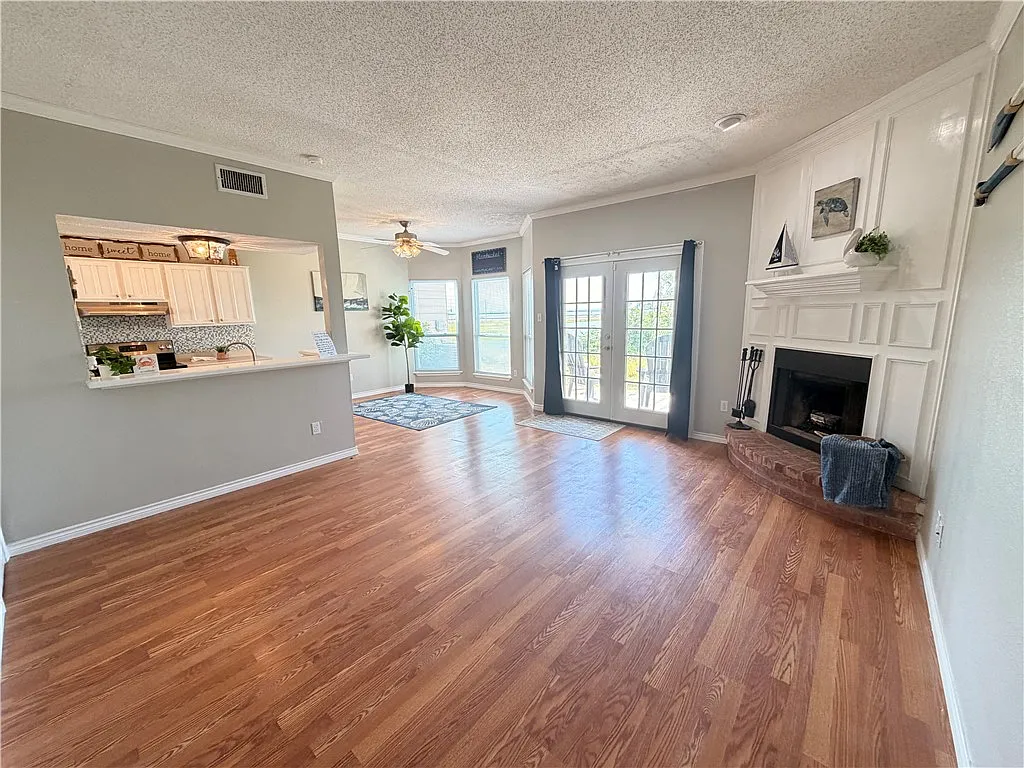 2 bed, 2.5 bath, 1174 sqft, $1,900 — Photo 4