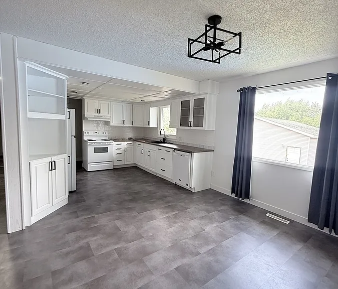 242 Carleton Dr — Photo 10