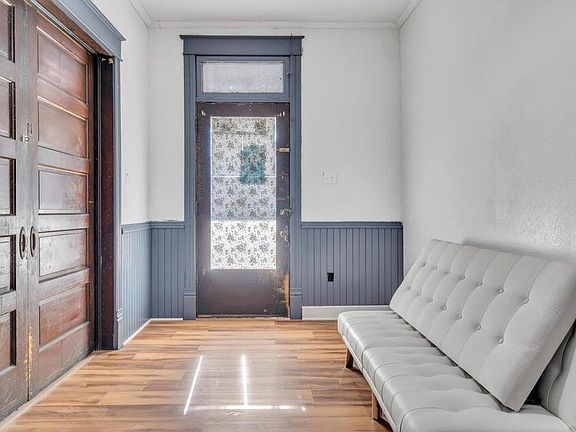 3rd image of 105 N Lexington Ave