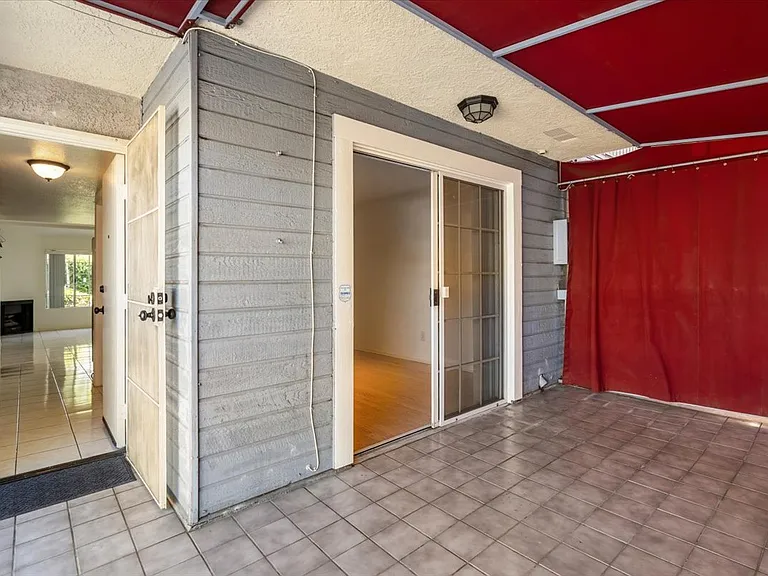 200 E Windsor Rd #1 — Photo 15