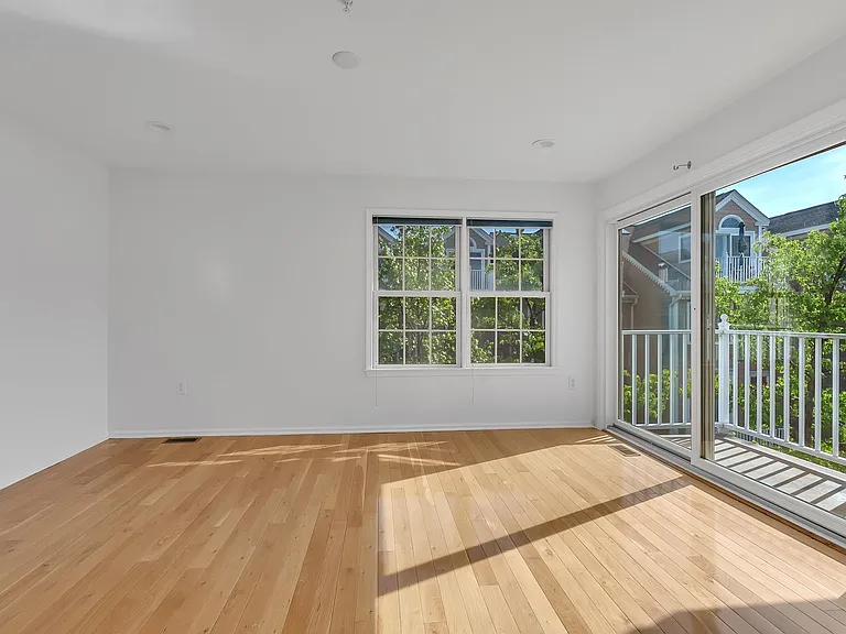 451 Albany Ct — Photo 13