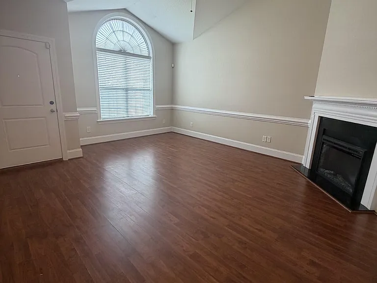 3504 Ellsworth Dr #B — Photo 3