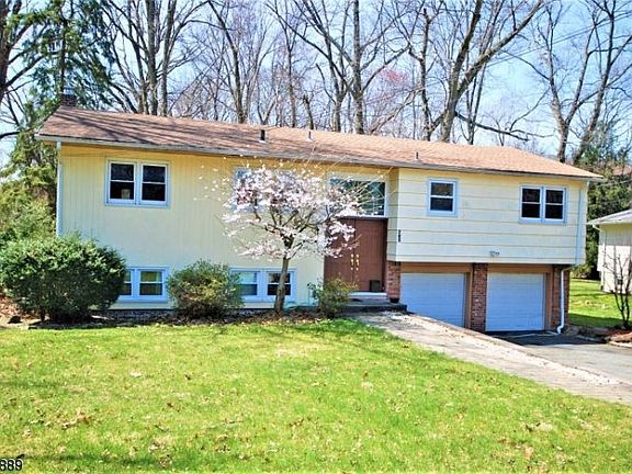 3rd image of 11 Nelson Ct
